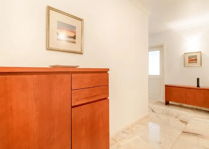 Dina's At Apartament